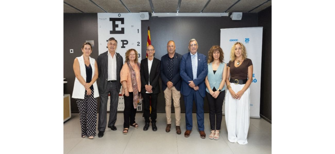 La presidenta del CoDiNuCat, la Sra. Roser Martí, assisteix a l’acte del 25è aniversari del Col·legi Oficial d’Òptics Optometristes de Catalunya